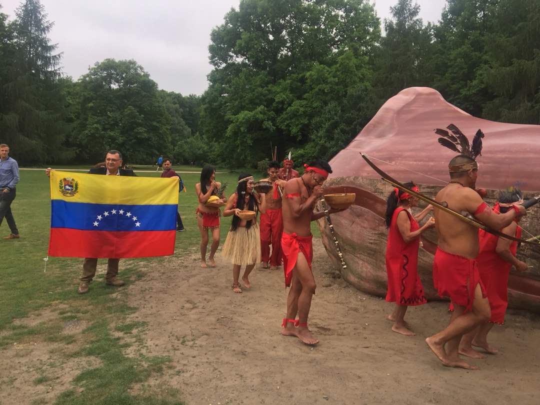 El pueblo de Venezuela celebra el regreso de la piedra Kueka