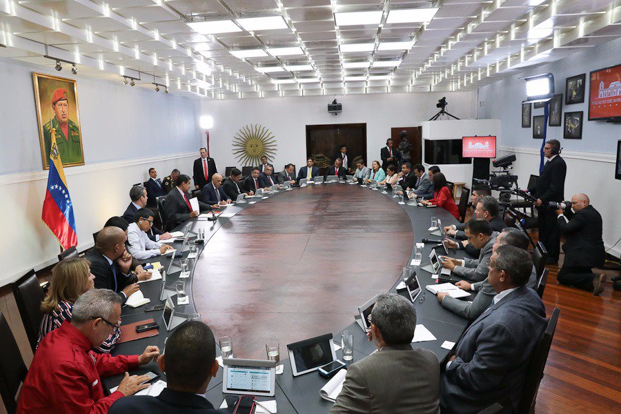Nicolás Maduro sostiene  reunión de trabajo con gobernadores y alcaldes