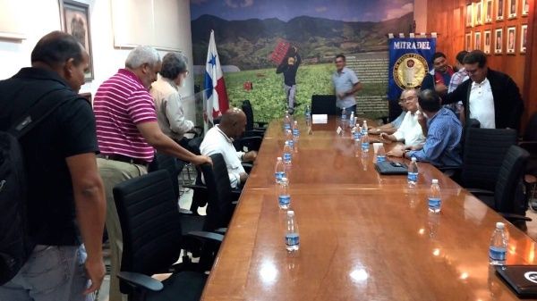 Con firma de convenio del sector de la construcción termina huelga en Panamá