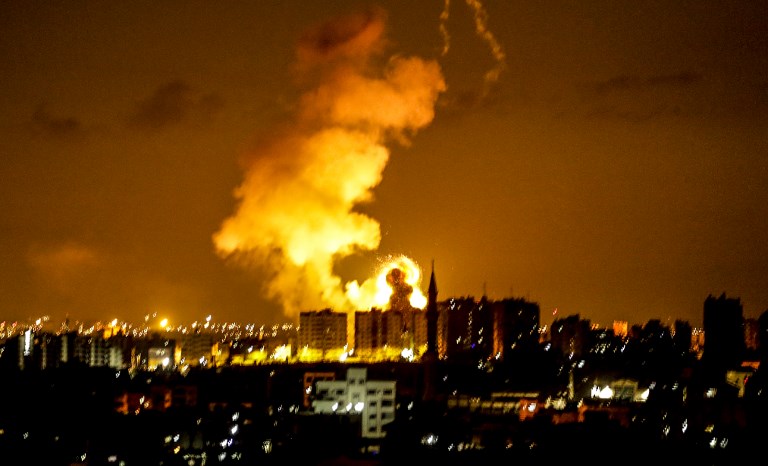 Momento del bombardeo israelí contra posiciones de Hamás en Gaza (+video)