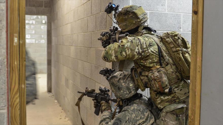 Soldados estadounidenses se entrenan para combates subterráneos