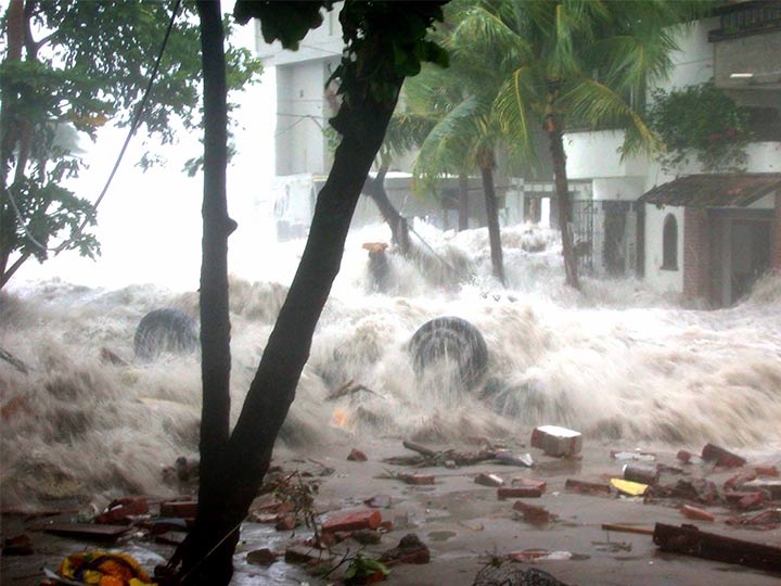 Tormenta Aletta se convierte en huracán categoría 1 y se dirige a México