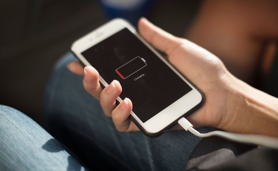 Cómo cargar y alargar la vida de la batería del celular