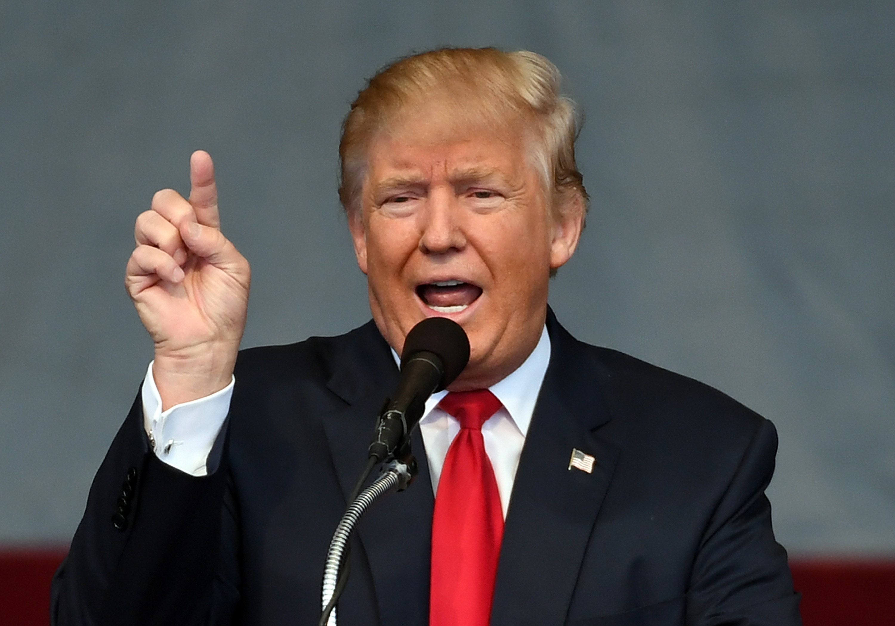 Trump defiende postura xenófoba: «EE. UU. no será campamento de migrantes»
