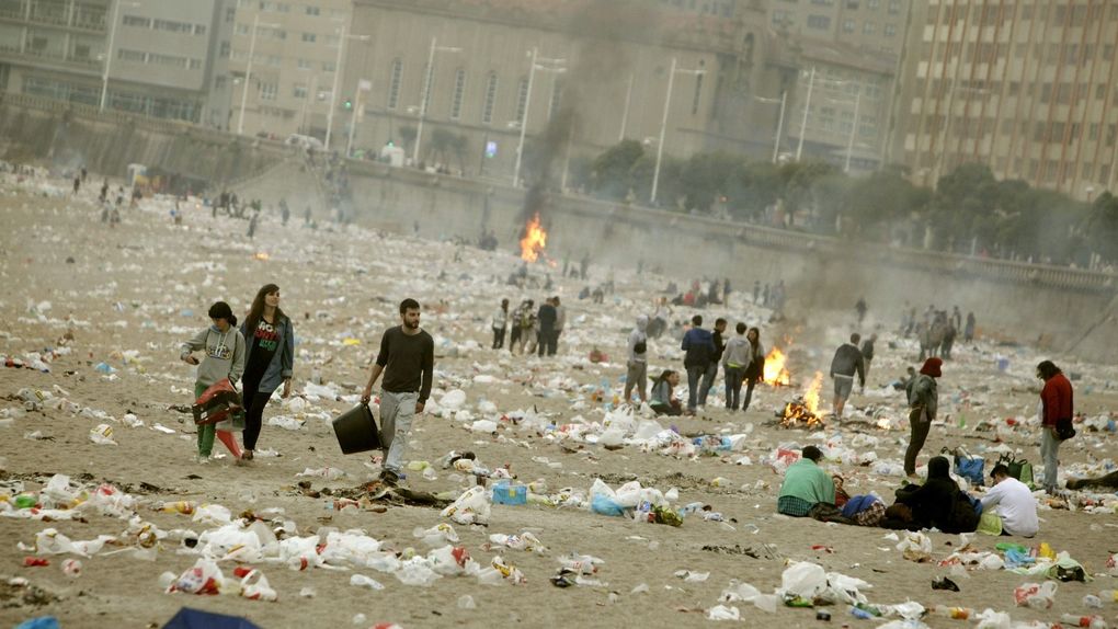 Fiesta de San Juan deja toneladas de basura en playas españolas