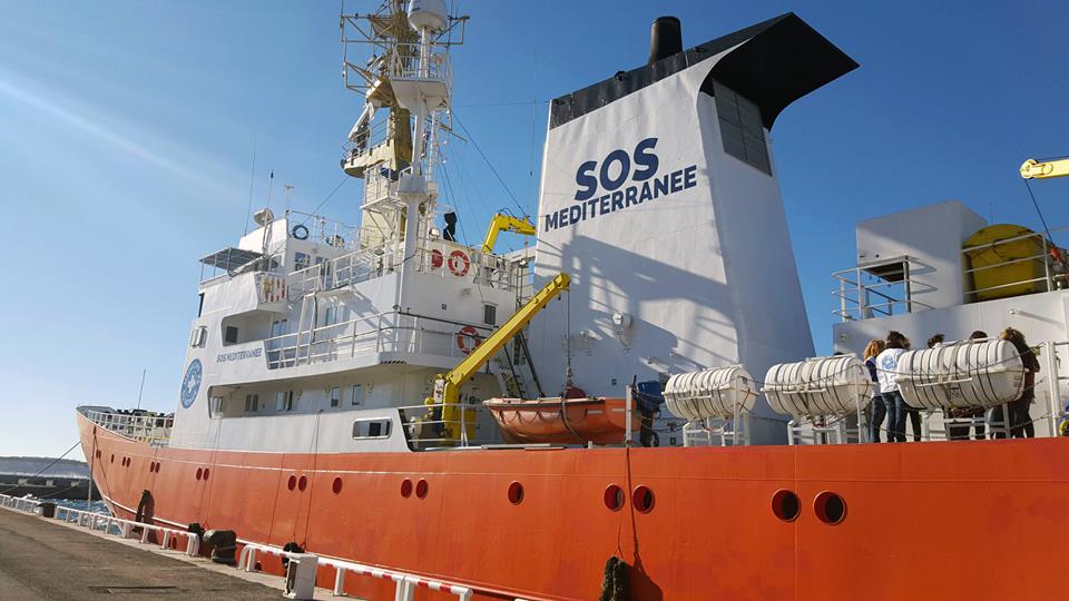La derecha organiza protesta contra barco Aquarius que transporta inmigrantes a España