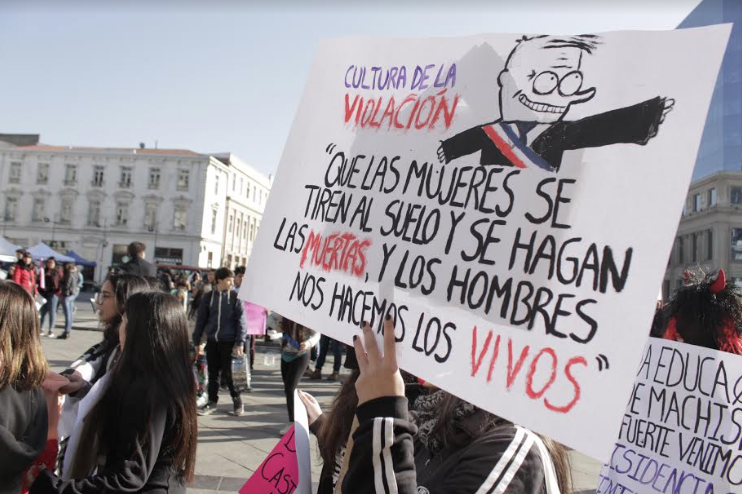 (Fotos) Las mujeres protagonizan marcha paralela a la cuenta pública en Valparaíso