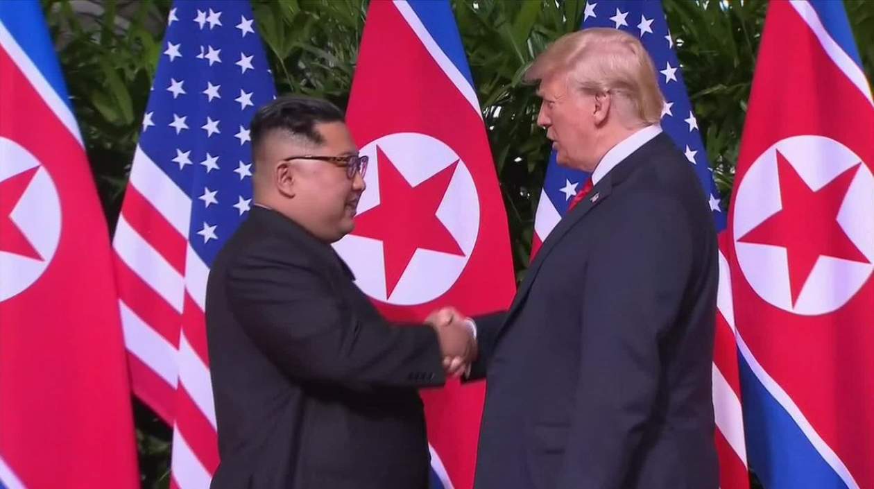 Primera vez en 70 años: Apretón de manos entre líderes de EE. UU. y Norcorea