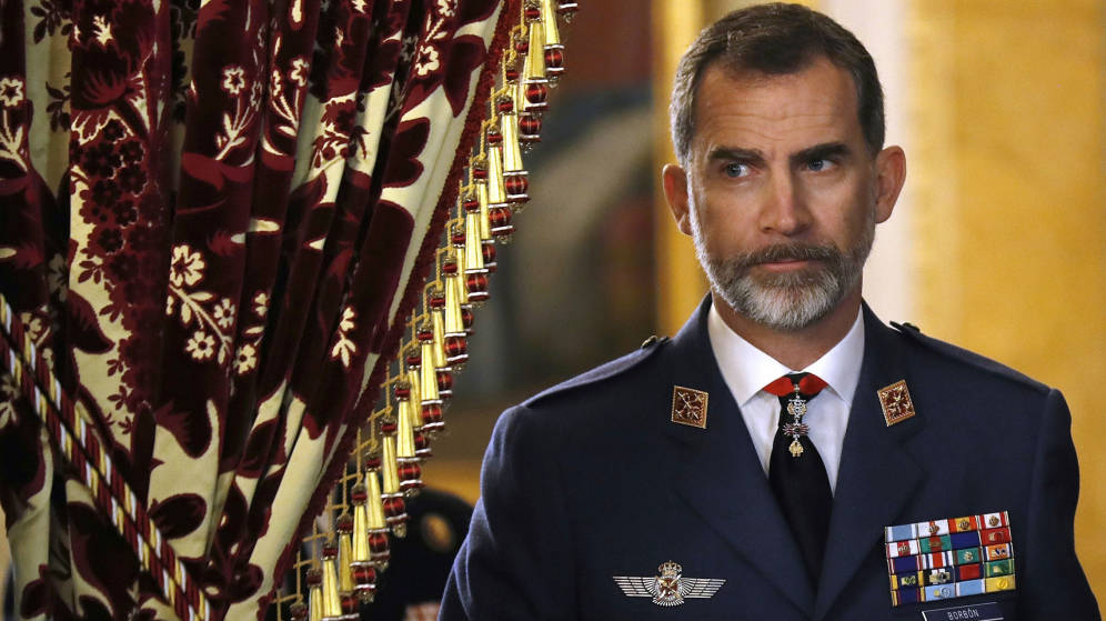 Silencio de la monarquía española responde a intereses armamentistas
