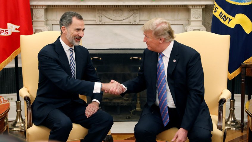 Condenan silencio del Rey de España ante Donald Trump