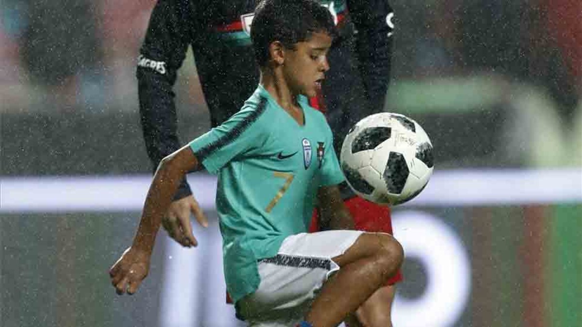 ¡Increible! Hijo de Cristiano Ronaldo heredó sus dotes con el balón
