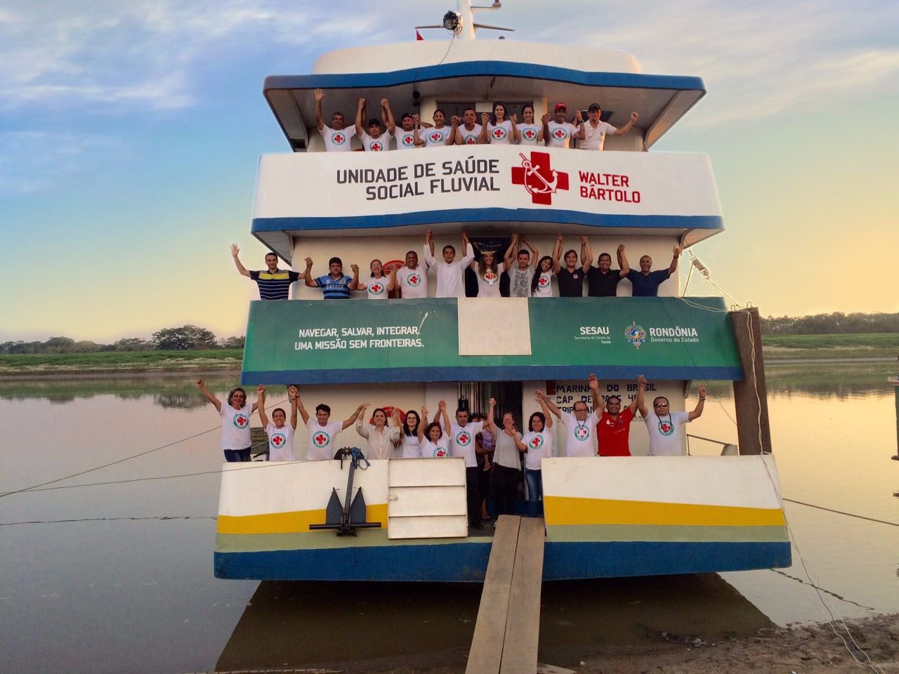 Barco hospital atiende a pueblos indígenas en el Amazonas brasileño