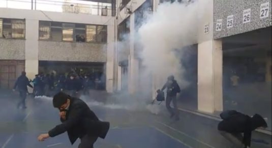 Apoderados del Instituto Nacional presentan querella criminal contra personal de Fuerzas Especiales de Carabineros