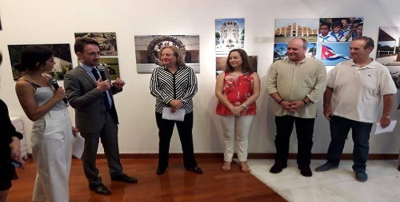 Exposición fotográfica “Con Cuba en el corazón” se inauguró en Atenas