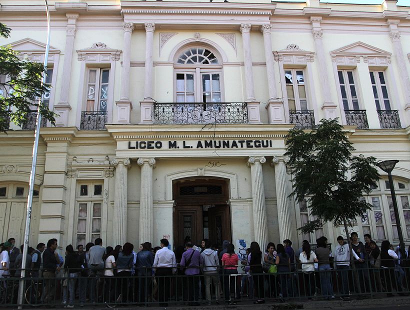 Municipio de Santiago dio a conocer el recinto donde continuará año escolar del Liceo Amunátegui
