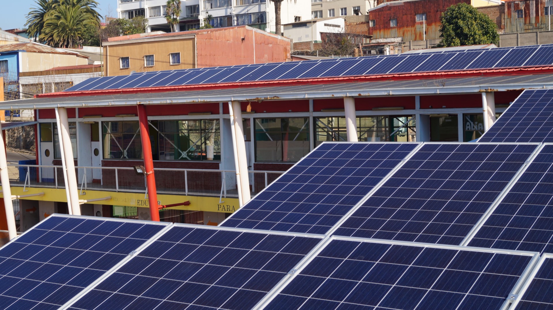 Inauguran el primer sistema fotovoltaico en un liceo de Valparaíso