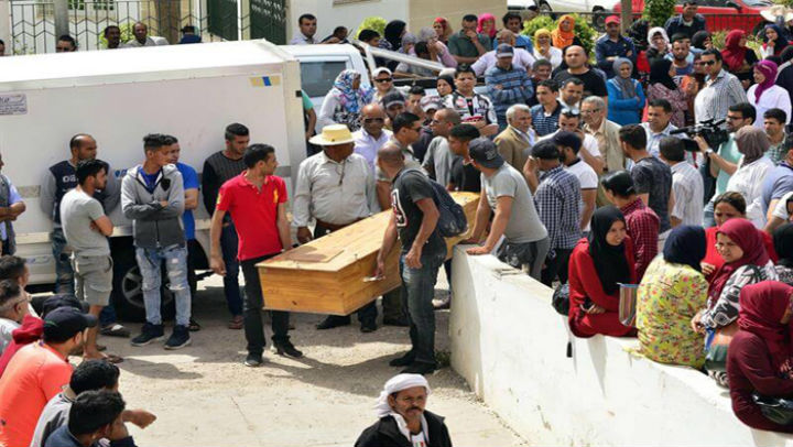 Recuperan 73 cuerpos tras naufragio en Túnez