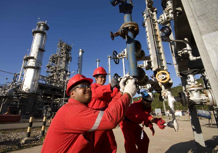 Trabajadores de PDVSA presentan plan para elevar producción petrolera