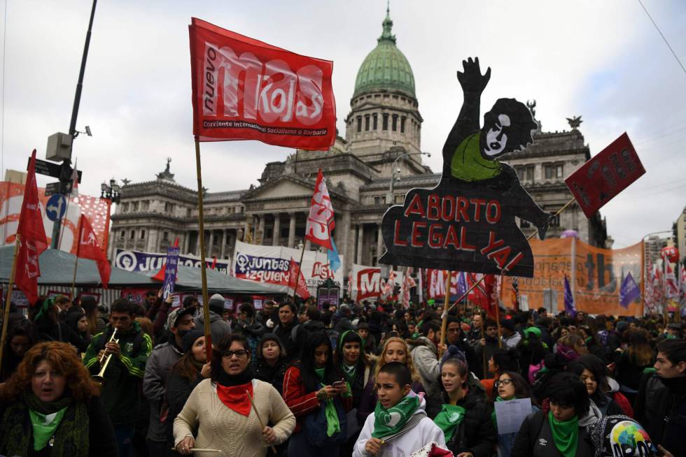Pueblo argentino celebra decisión de la Cámara de Diputados sobre el aborto