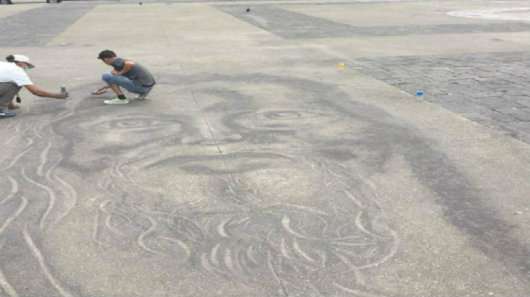 Con cenizas volcánicas artistas guatemaltecos rindieron tributo a las victimas