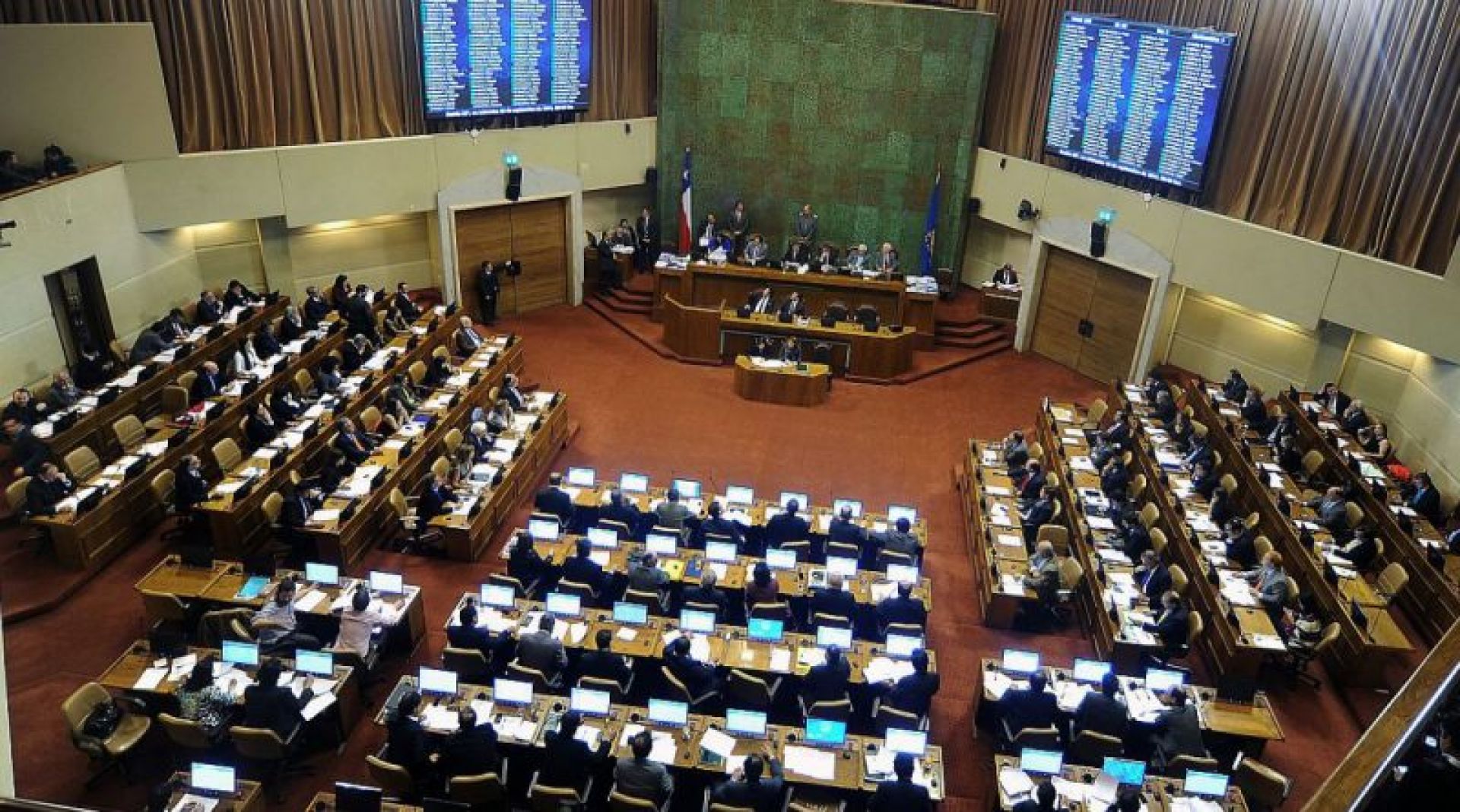 Comisión de Constitución aprueba moción que quita privilegios procesales para las autoridades del país