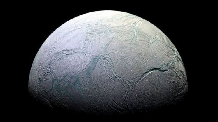 Científicos hallan la evidencia más confiable de que una luna de Saturno podría albergar vida