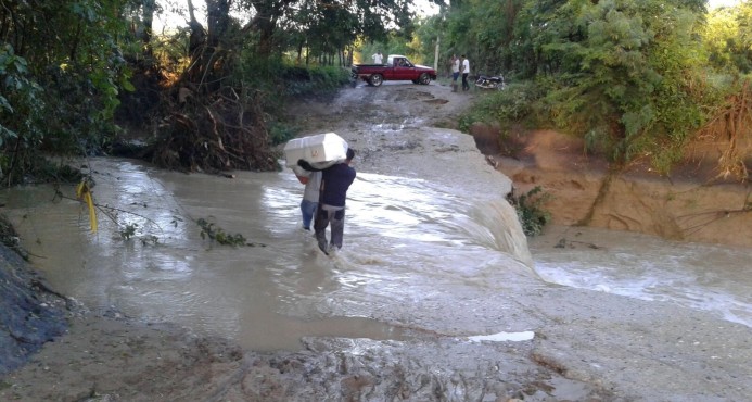 Desborde de río en Guatemala deja 4 fallecidos y un desaparecido
