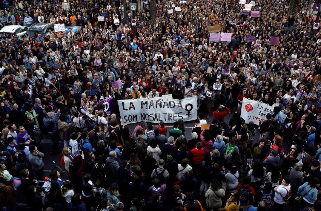 Video: Españoles indignados por libertad condicional a «La Manada»