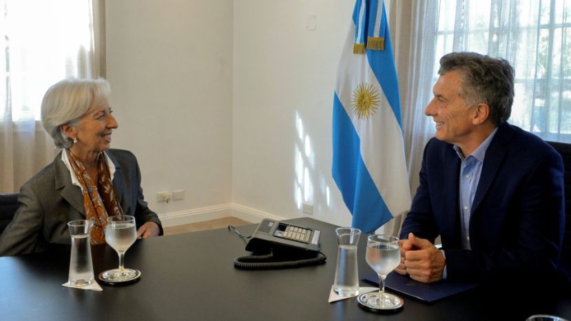 Gobierno de Macri anunció las condiciones del «beso de la muerte» con el FMI
