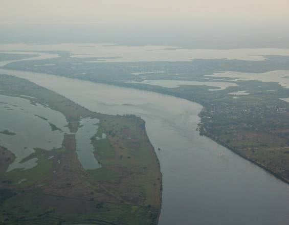 Mancha de crudo de 30 kilómetros amenaza al río más grande de Colombia