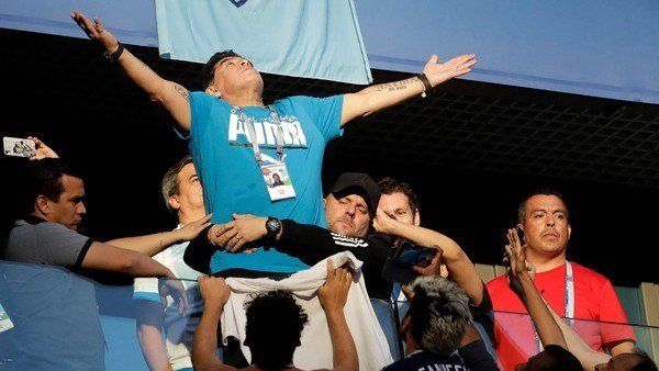 Argentina pasa a Octavos de Final y Maradona viralizó las redes sociales