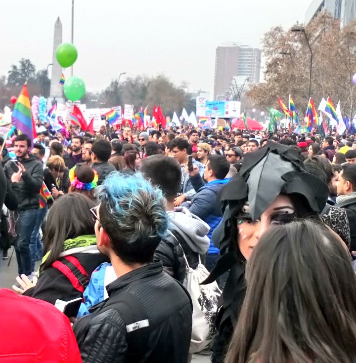 Marcha por el Orgullo Gay reúne a miles de personas en Santiago