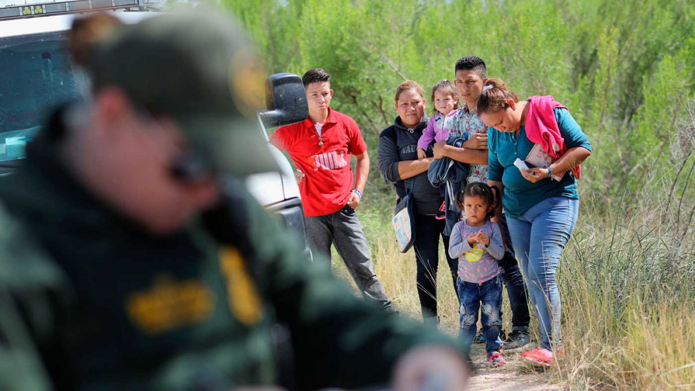 Estadounidenses rechazaron política migratoria que encarcela a niños con sus padres