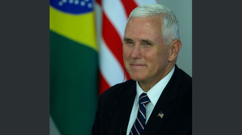 Mike Pence pide a inmigrantes «abstenerse de cruzar la frontera de EEUU»