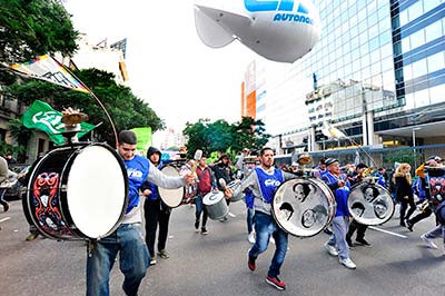 Trabajadores argentinos convocan paro nacional en rechazo a políticas de Macri