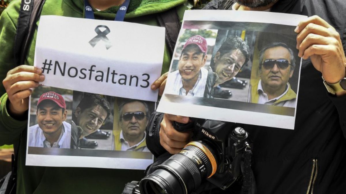 De Ecuador viajan a Colombia para identificar restos de periodistas