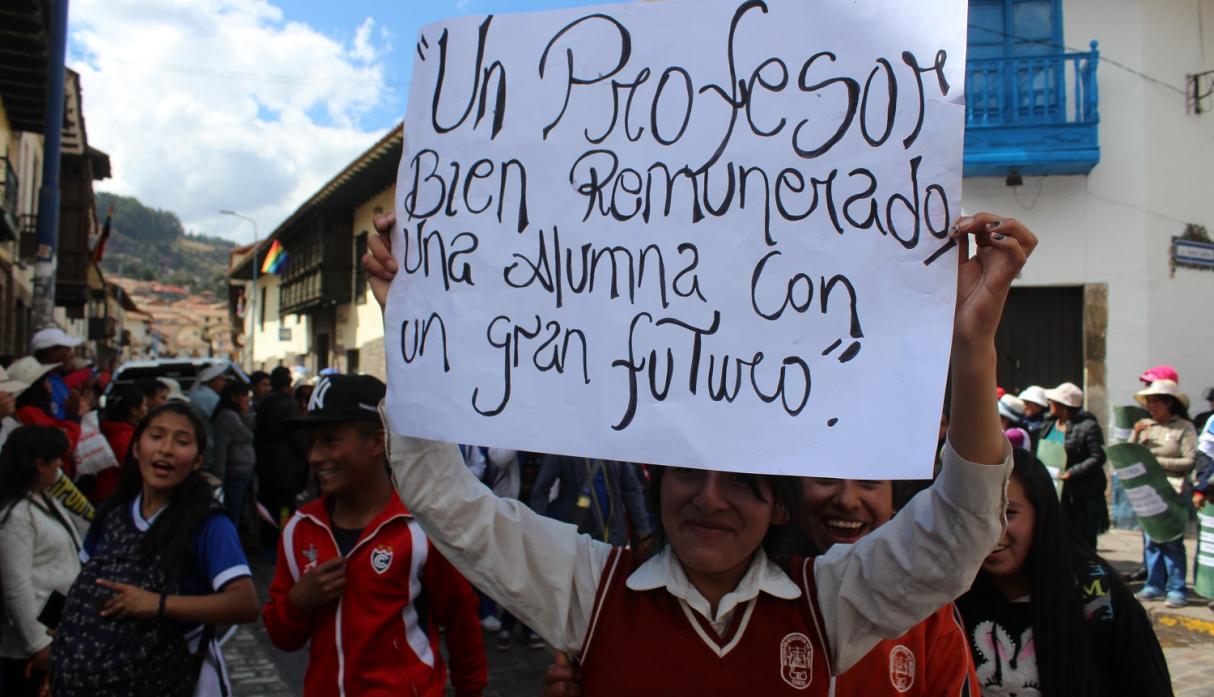 Docentes peruanos anuncian huelga indefinida para el 18 de junio