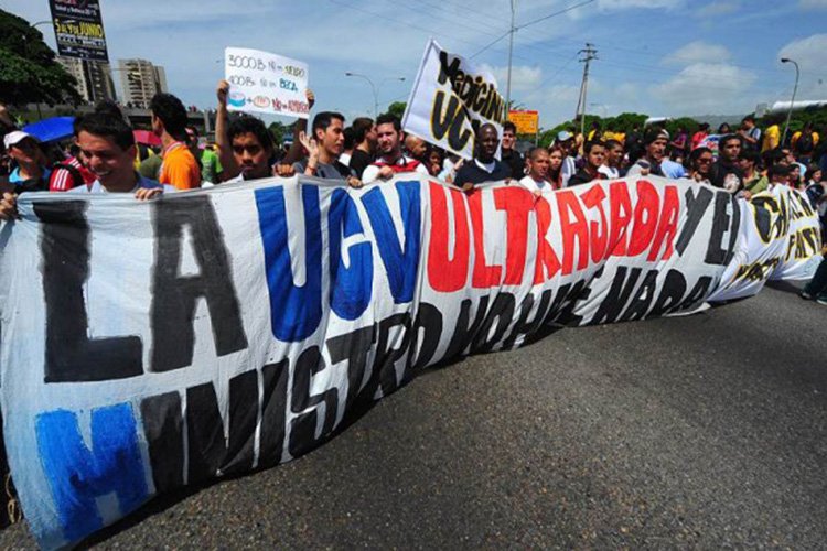 Paro de universitarios venezolanos concluye con llamados a movilizaciones