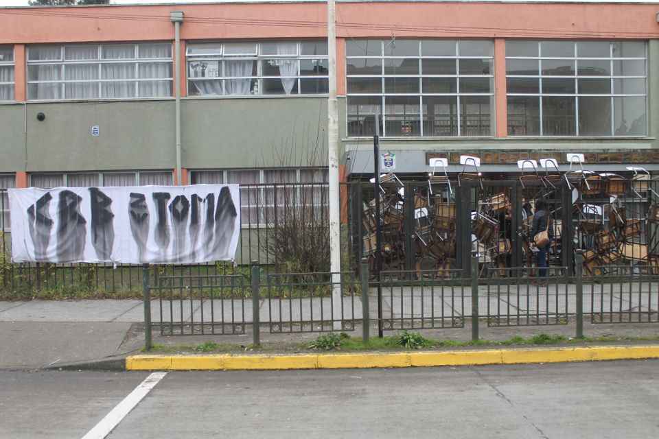 Concepción: Estudiantes se toman colegios España y Brasil por pésimas condiciones de infraestructura