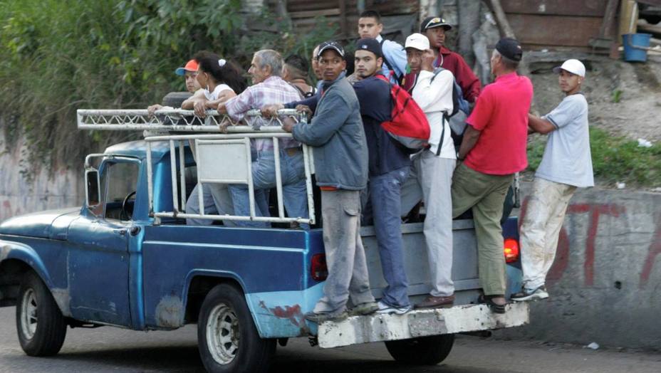 Camioneros particulares en Venezuela serán sancionados si trasladan a pasajeros