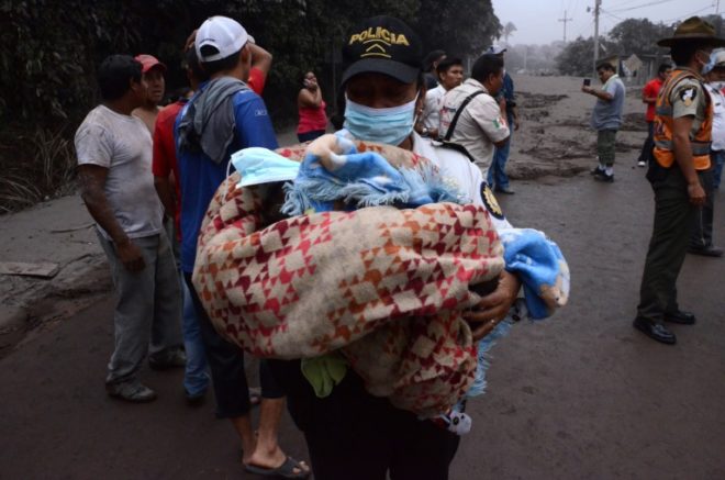 Nueva erupción del Volcán de Fuego prende las alarmas en Guatemala
