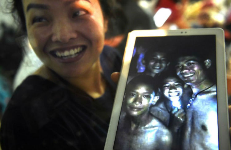 Difunden primeras imágenes de los niños desaparecidos en una cueva de Tailandia