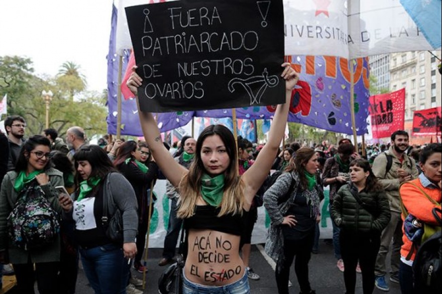 Organizaciones sociales se movilizan en Argentina en apoyo al aborto legal