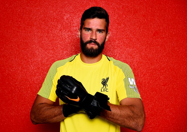 Alisson Becker se convirtió en el portero más caro en la historia del fútbol