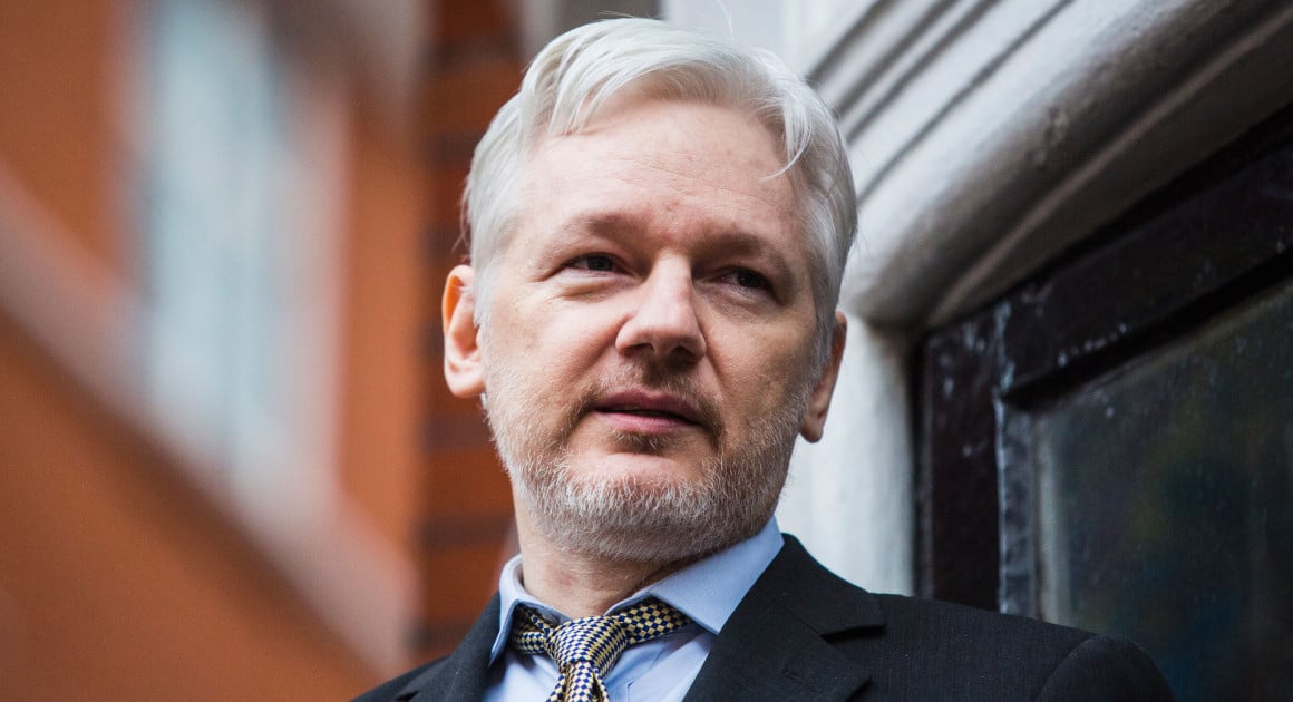 El Gobierno ecuatoriano niega que Assange esté a punto de perder su refugio en Londres