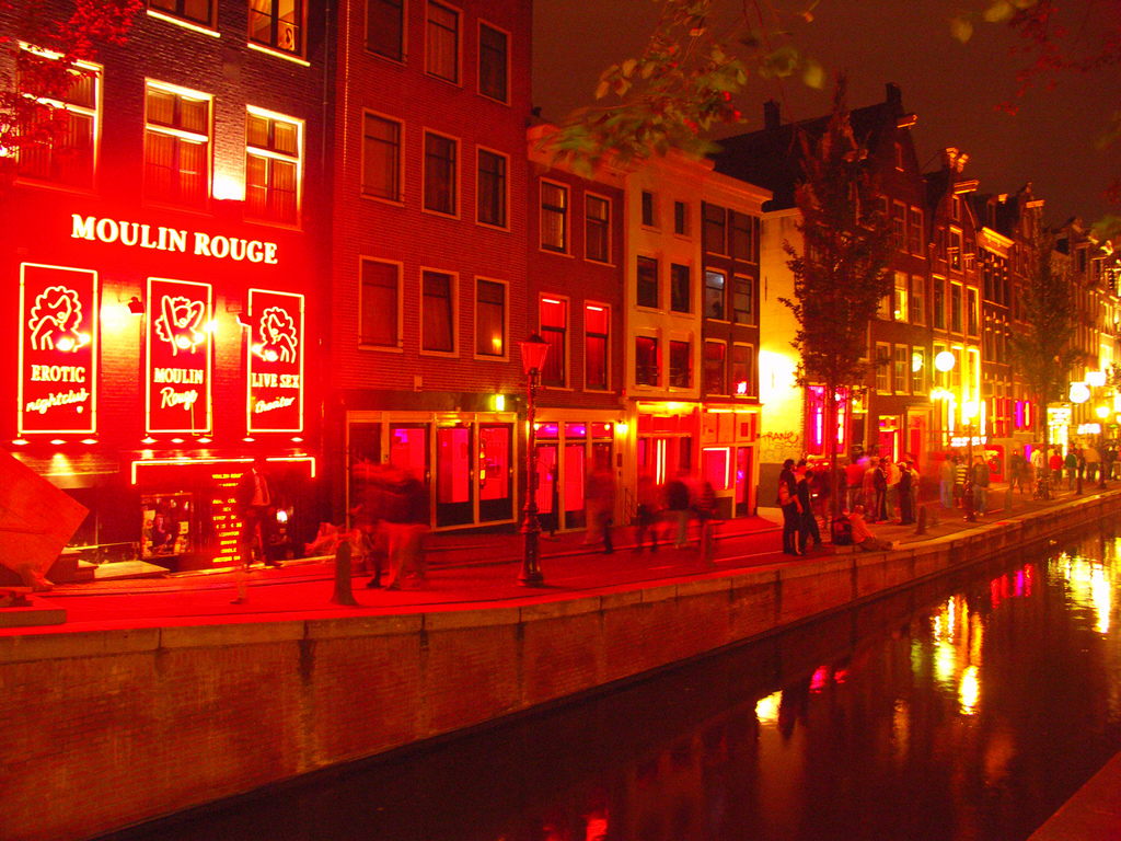 Entre robos y vandalismo transcurren las noches en el Distrito Rojo de Amsterdam