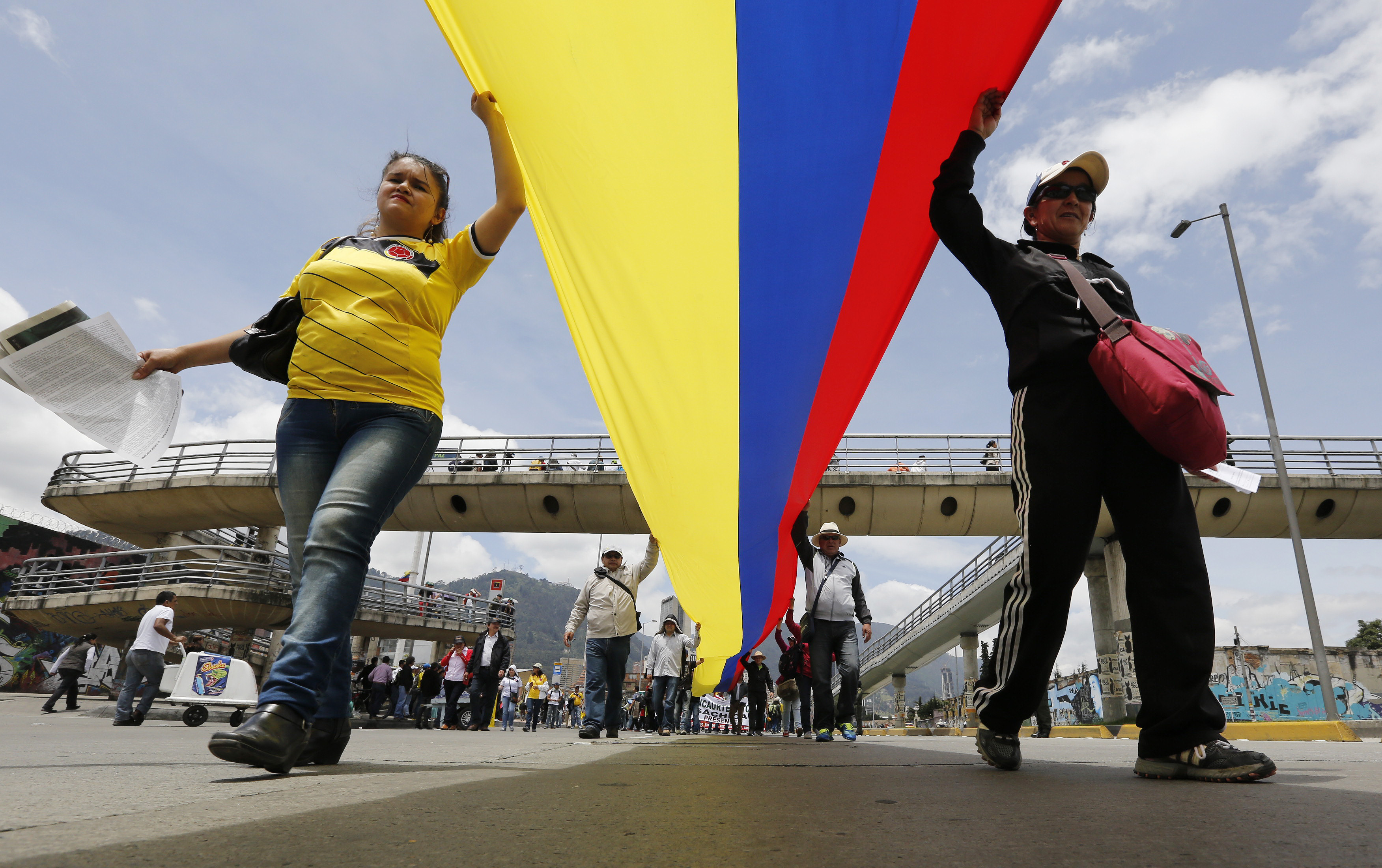 Maestros colombianos convocan a paro para exigir garantías de seguridad