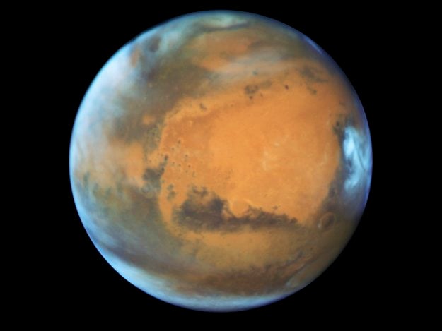 Descubren un lago de agua líquida en Marte