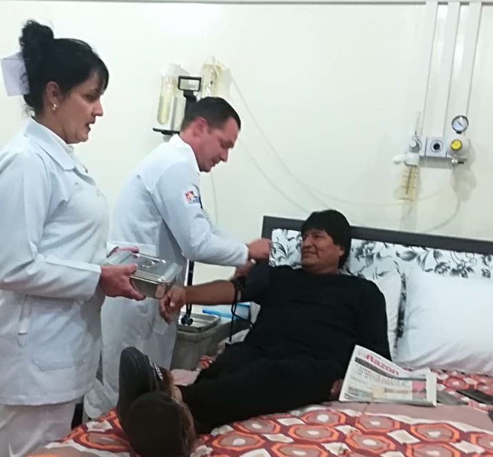 Retiran “sin riesgo” un tumor al presidente Evo Morales