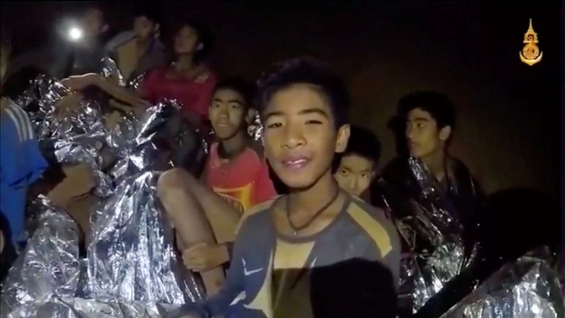 «No nos des demasiada tarea» niños atrapados en cueva de Tailandia escriben primeras cartas